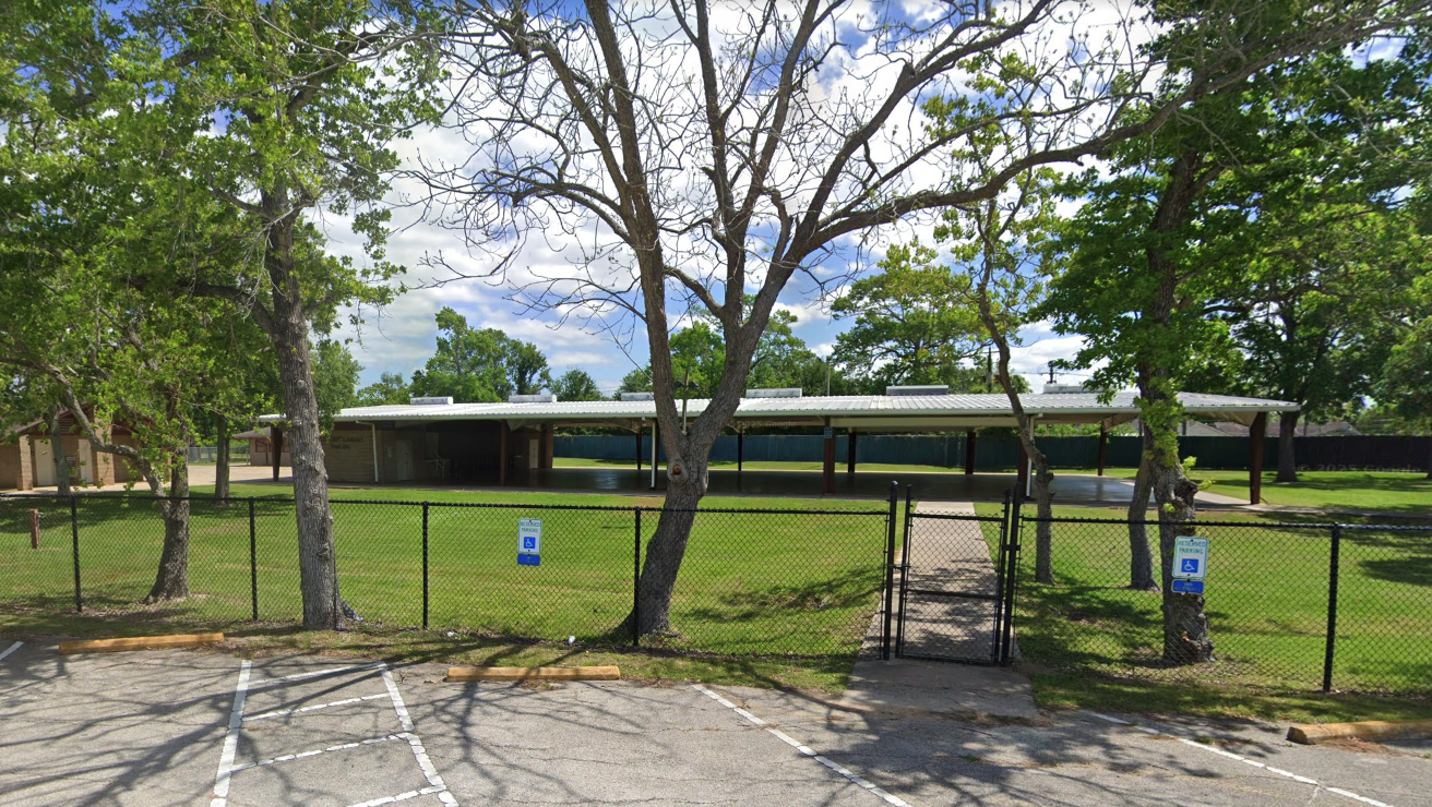Landolt Pavilion at Clear Lake Park